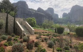 Hotel Doupiani House